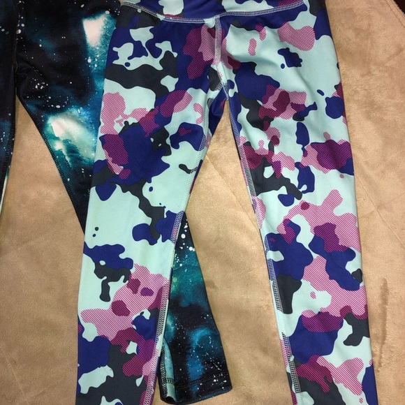 2 leggings. Girls size 6. Like new with no stains, tears, or rips. - Picture 2 of 9